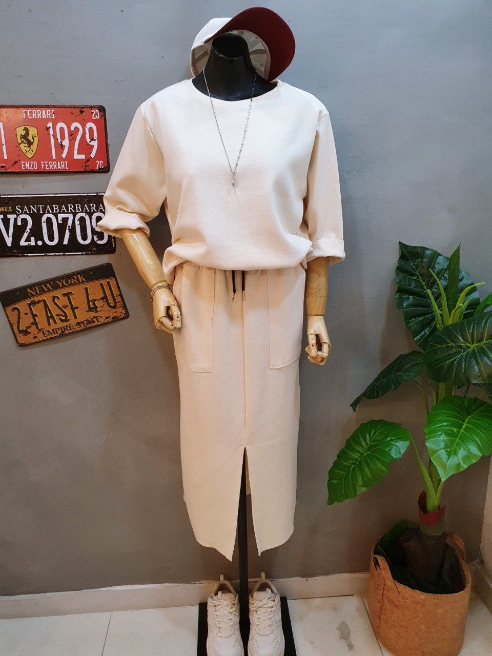크롭 맨투맨 앞트임 스커트 트레이닝 세트