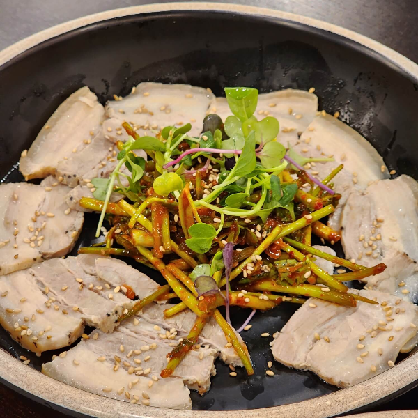 인천 / 송도 트리플스트리트 간장게장 맛집 꽃게옥 - 꽃게옥 - 메뉴 - 수비드수육 인천 / 송도 트리플스트리트 간장게장 맛집 꽃게옥 - 꽃게옥 - 메뉴 - 수비드수육