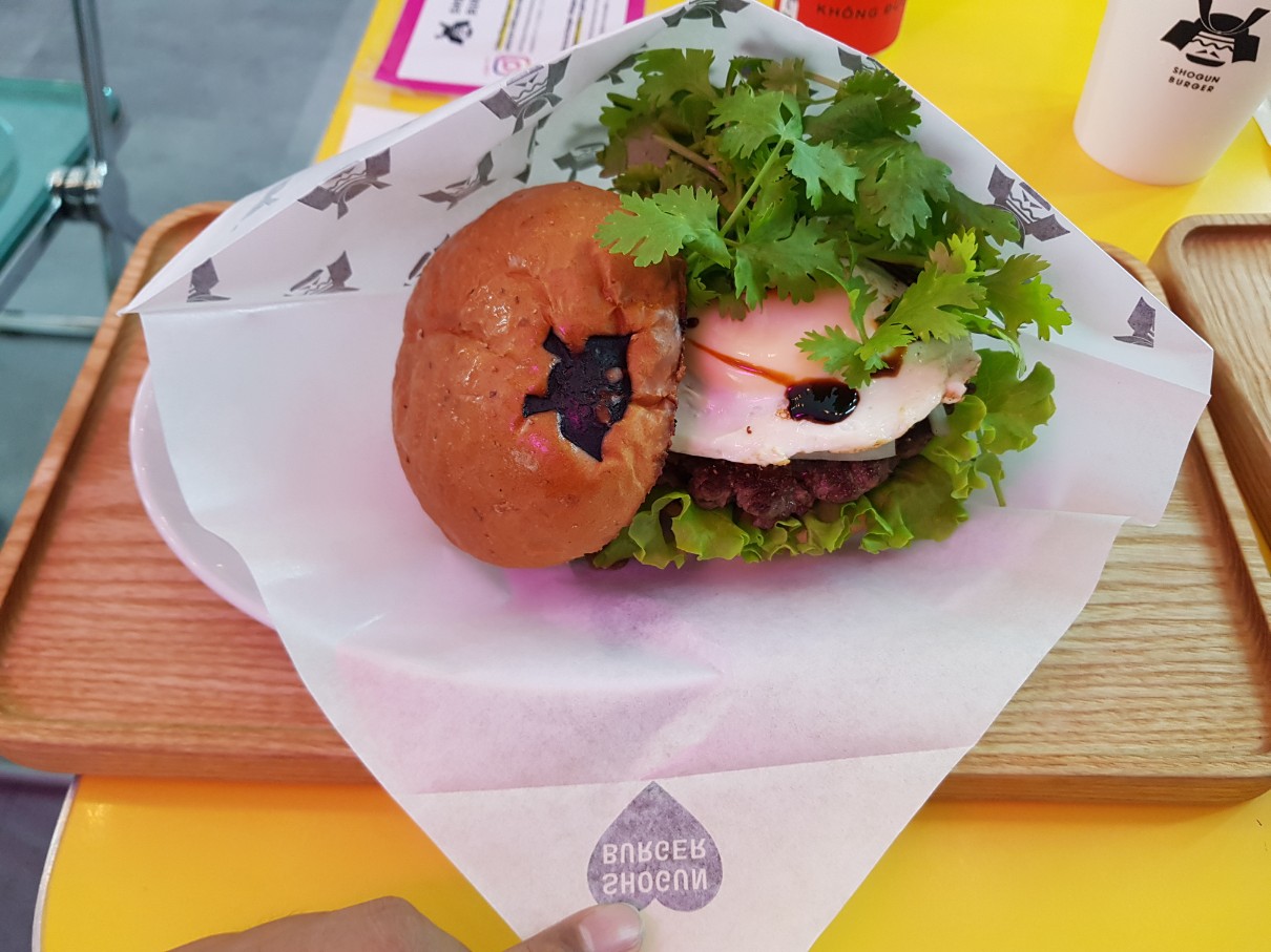 호치민 빈탄군 수제 버거 맛집 쇼군 버거(SHOGUN BURGER) - 반미 버거(Banh Mi Burger)