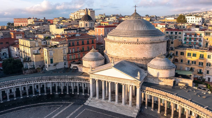 플레비시토 플라자 Piazza del Plebiscito