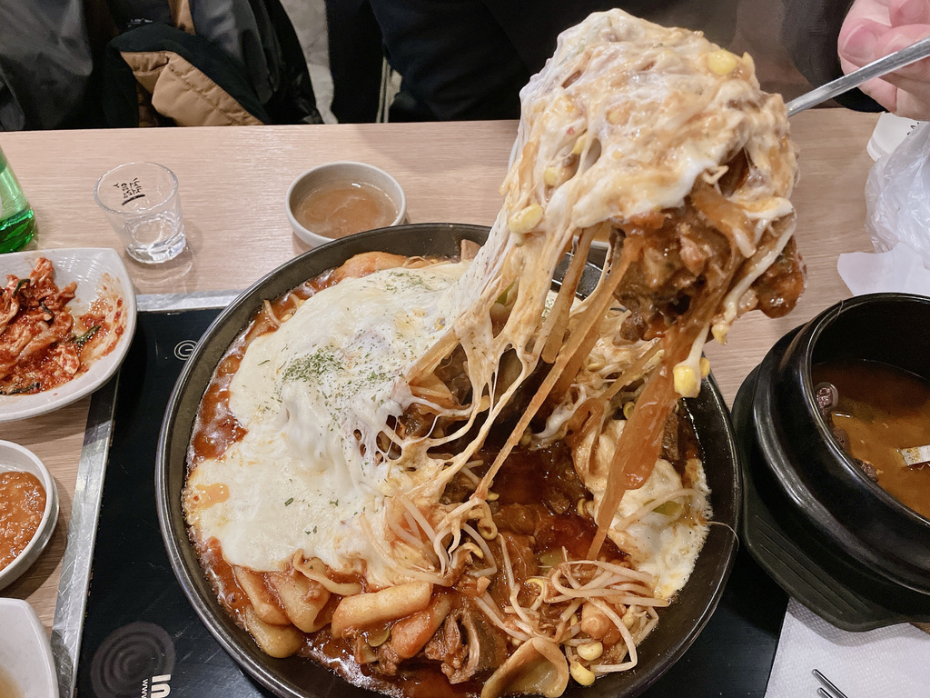  수내역 매취랑에서 치즈 매운등뼈찜 어떠세요?