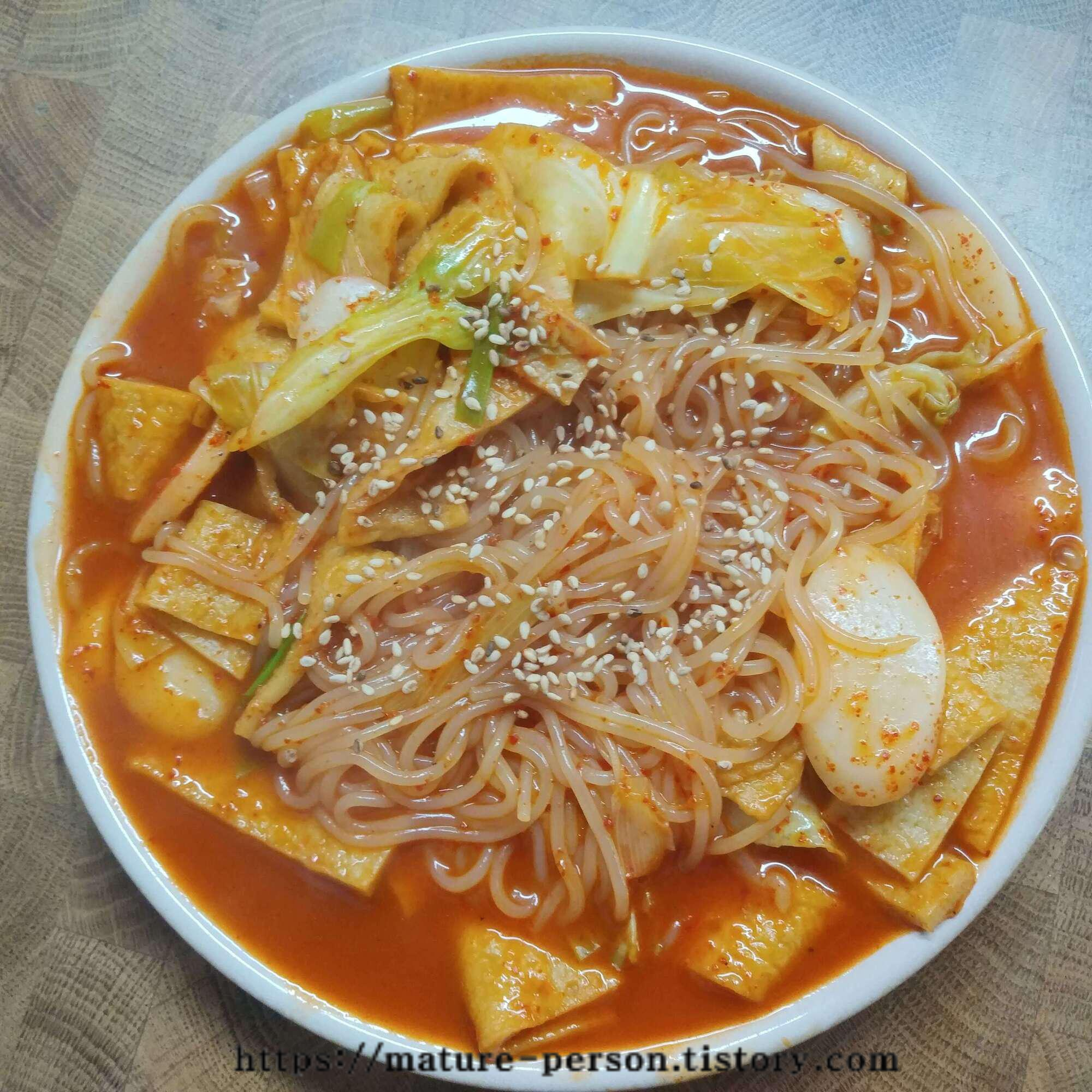 쫄깃한 쫄면과 떡국떡으로 쫄볶이 만들기