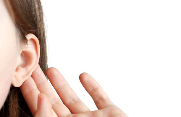 귀가 먹먹한 증상 8가지와 이유 및 해결 방법