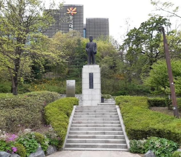  장충단 공원 헤이그 특사 이준 열사 동상