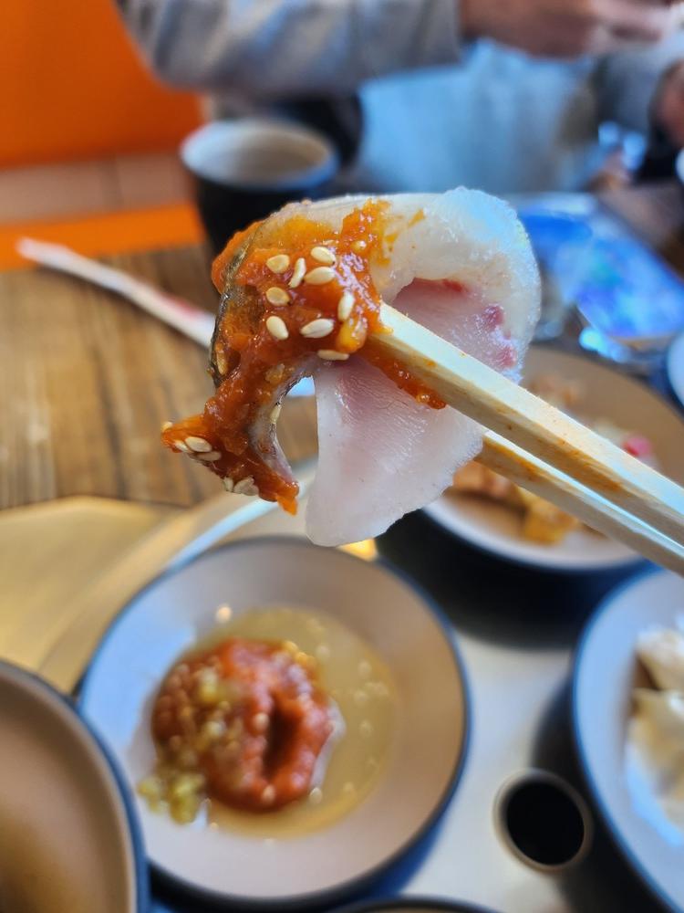 미영이네 고등어회 맛있게 드시는 방법 첫 번째