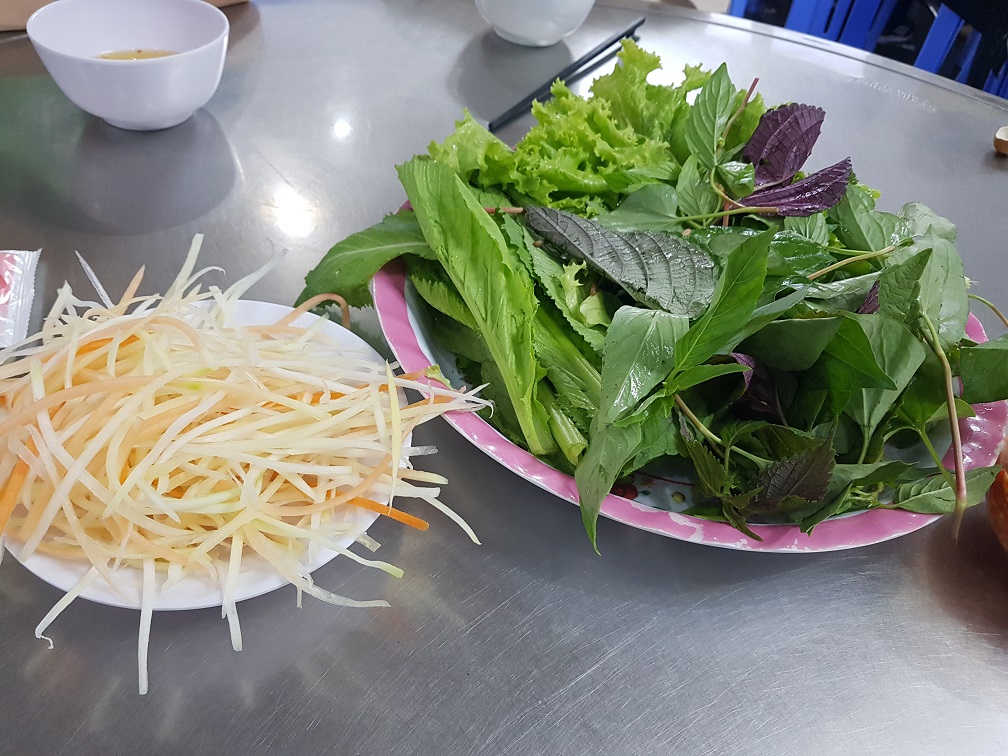 붕따우 여행 로컬 맛집 반콧 전문점 Banh Khot 14 - 채소 & 파파야 샐러드