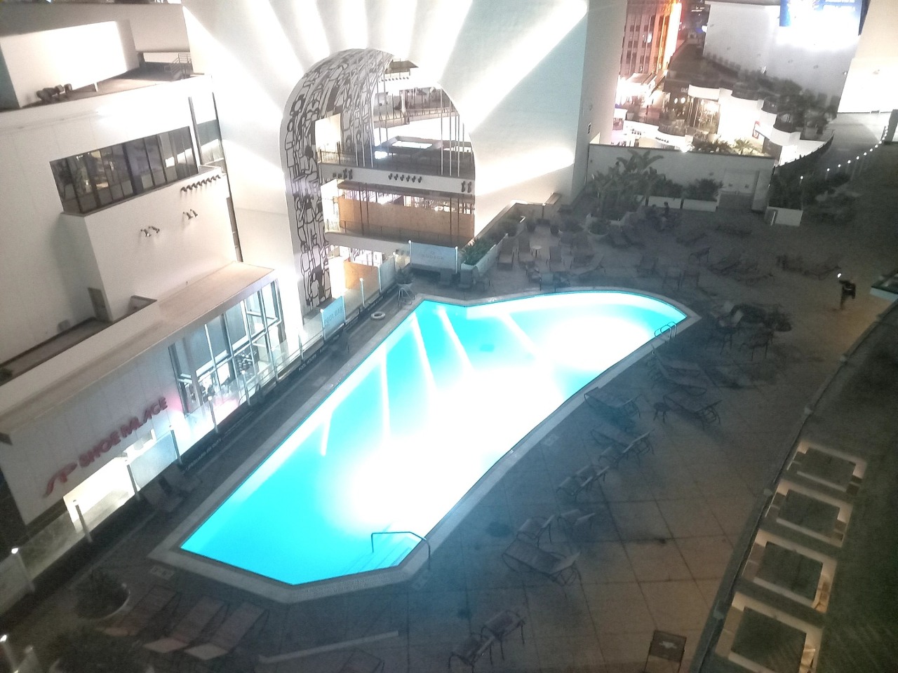 Loews Hollywood Hotel swim pool