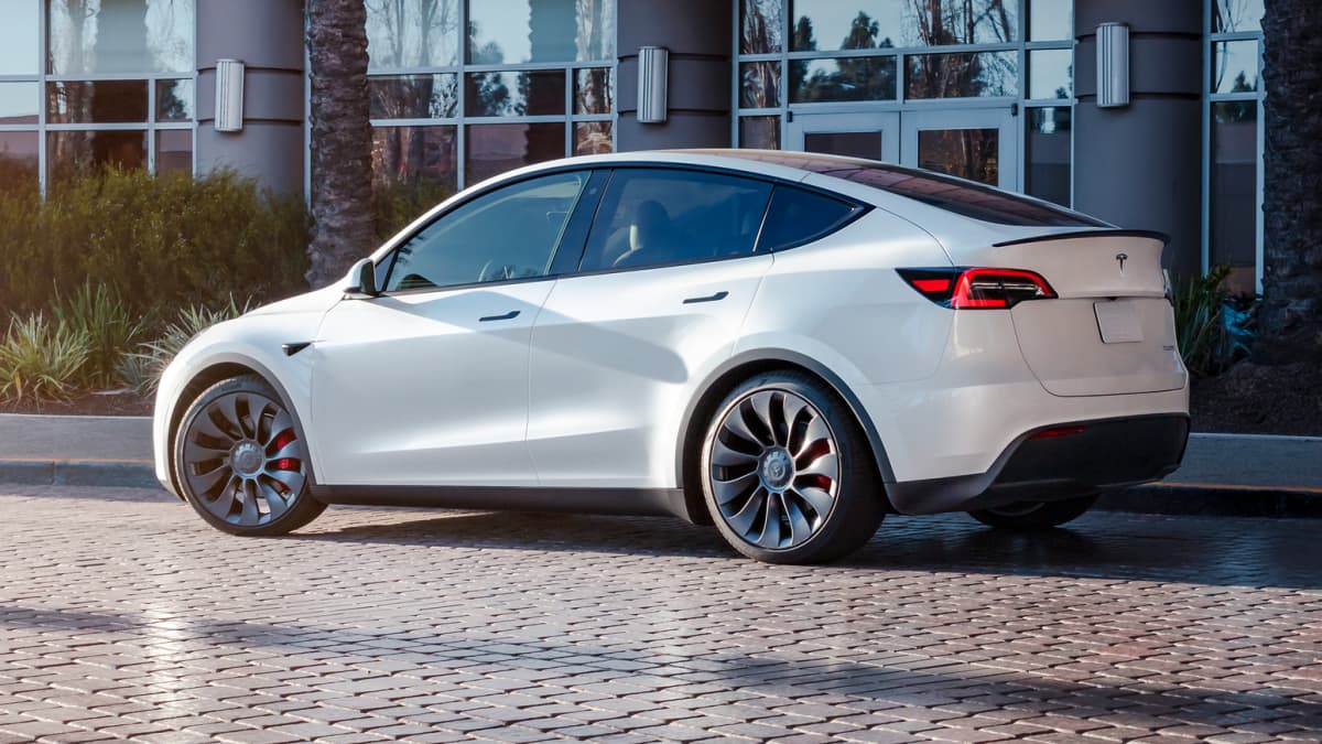 TESLA MODEL Y 2023