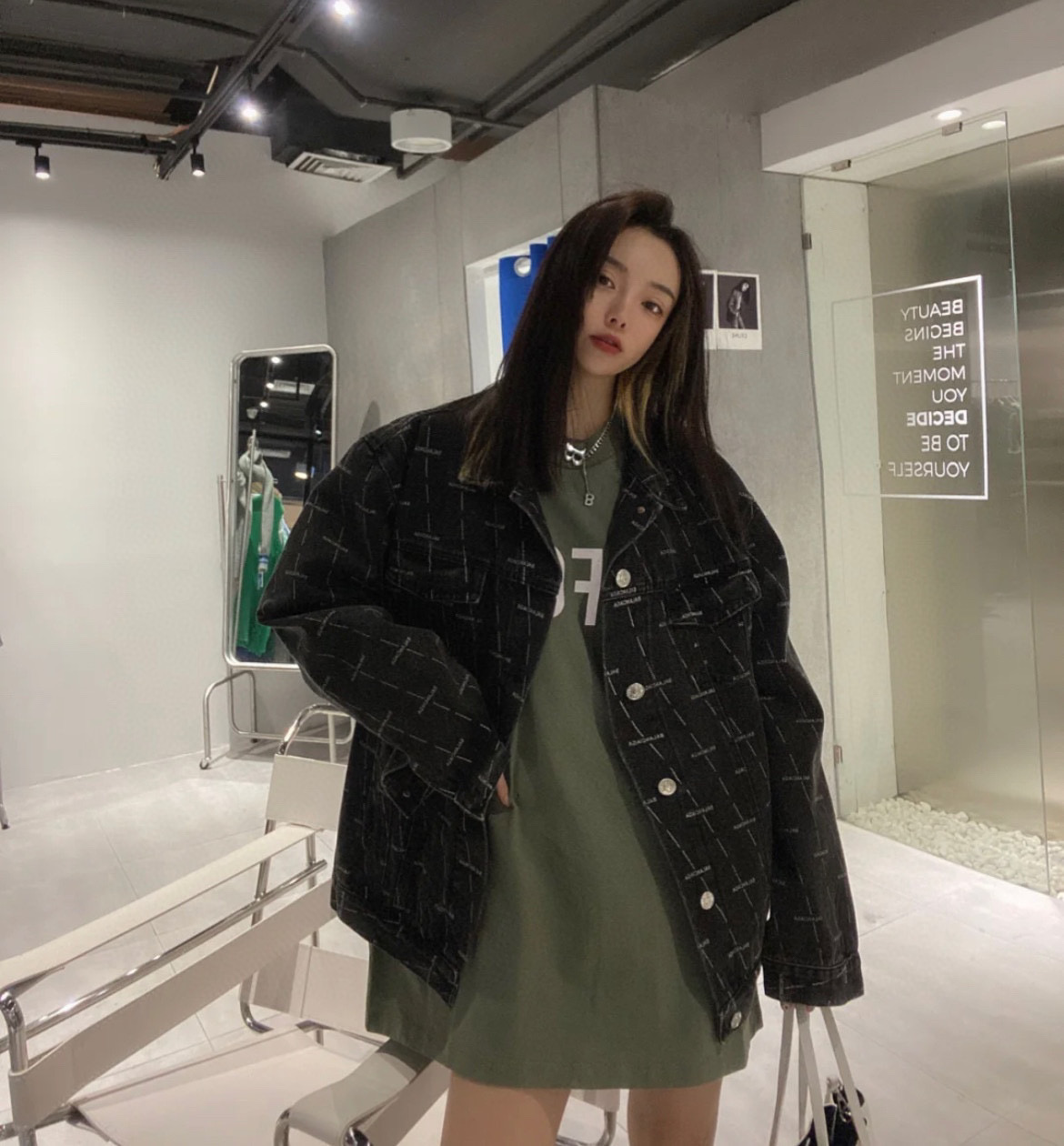  [BALENCIAGA] 발렌시아가 스톤워시 블랙 레이저드 라지 핏 데님 자켓 620731TJW411052