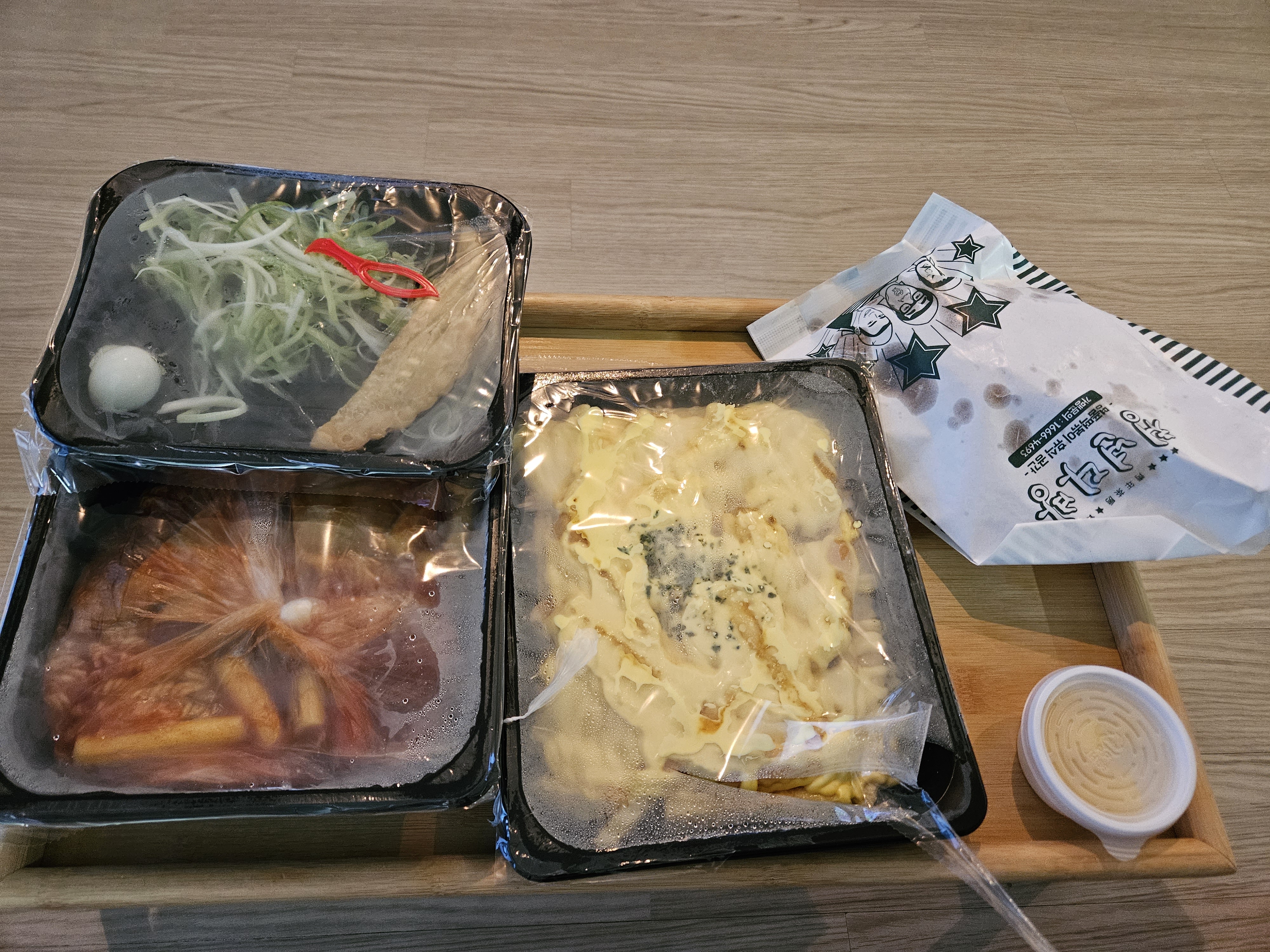 청년다방 1인 메뉴 오짱 떡볶이 단품과 버터갈릭감자튀김