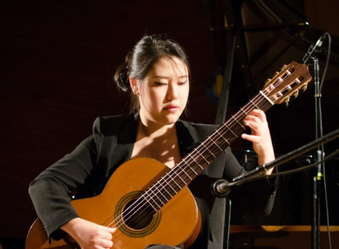 변보경...꿈많은 소녀에서 정상급 연주자로...아란훼즈 협주곡 VIDEO:Concierto de Aranjuez - Joaquín Rodrigo : Bokyung Byun&#44; guitar