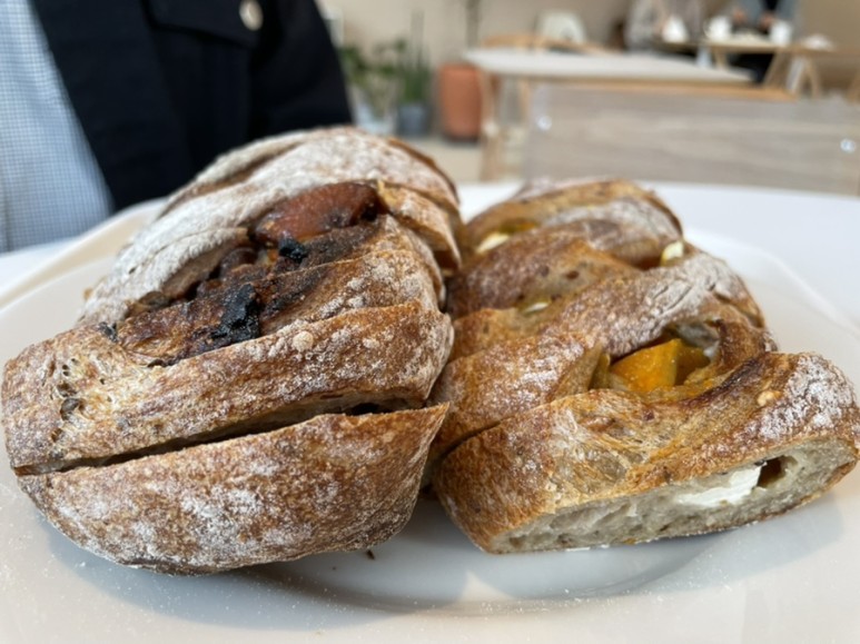 분위기 신상 카페 충주 베이커리 바위의 따뜻한 26