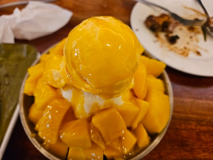 Mango HaloHalo(망고빙수)