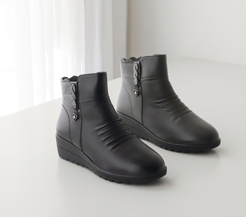  소가죽 사이드 주얼리장식 4cm 앵클부츠