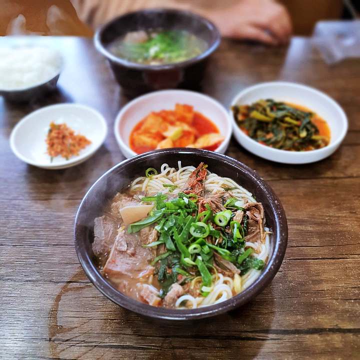  토요일은 밥이좋아 예산 백종원 예산시장 부근 소머리 국수 맛집 수육 장터 국밥 소머리국밥 추천 토밥좋아 위치