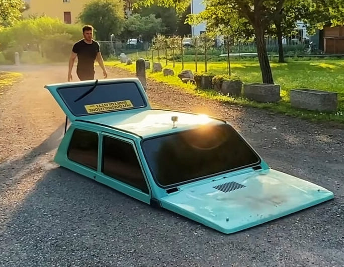  세계에서 가장 낮은 차 VIDEO: WORLD’S LOWEST CAR IS FIAT PANDA SLICED IN HALF