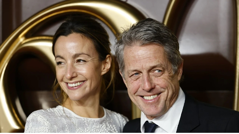 명품 &#39;휴 그랜트&#39; 부부 VIDEO: Hugh Grant and wife Anna Eberstein look smitten for rare red carpet appearanc