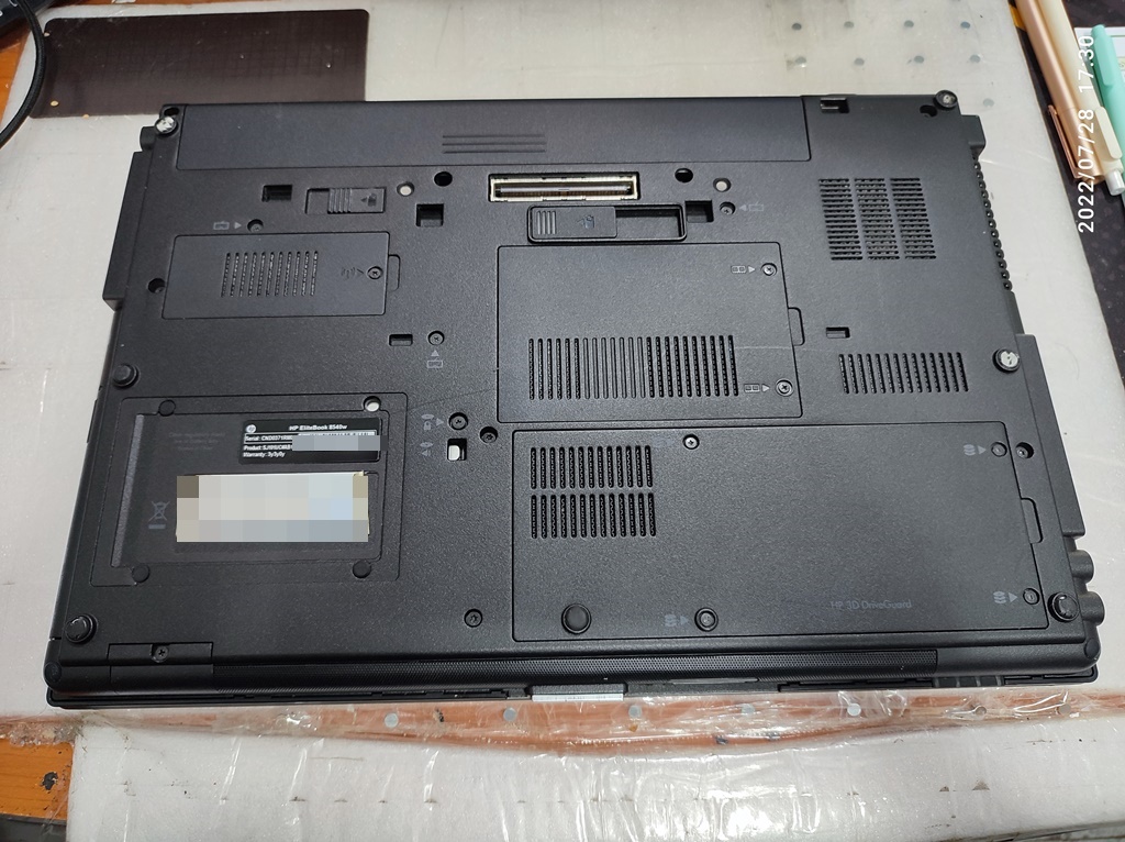 HP EliteBook 8540w 뒤판