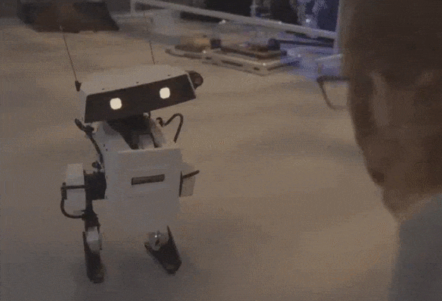 디즈니가 선보인 작고 사랑스러운 AI 로봇 VIDEO: How Disney Packed Big Emotion Into a Little Robot