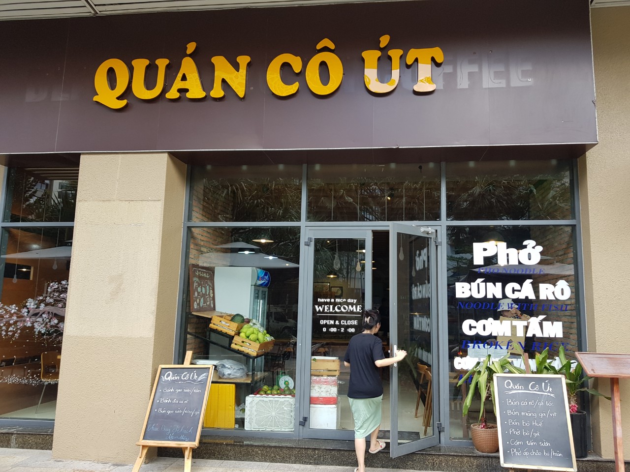 호치민 빈탄군 로컬 음식점 QUAN CO UT(사이공 펄 아파트)