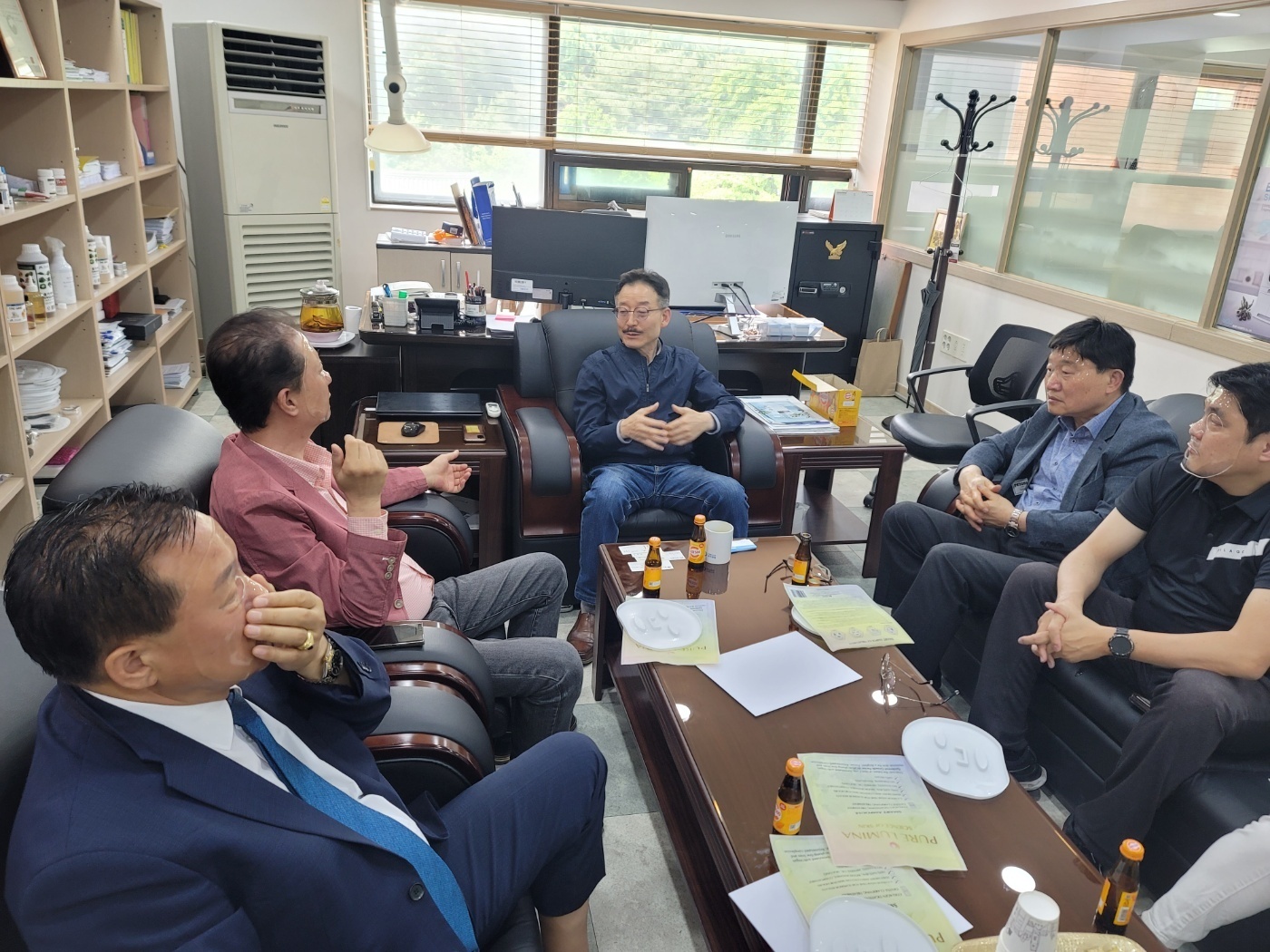 비지에스코스메틱 수출위해 관계자들 접견해 비지에스코스메틱 수출위해 관계자들 접견해