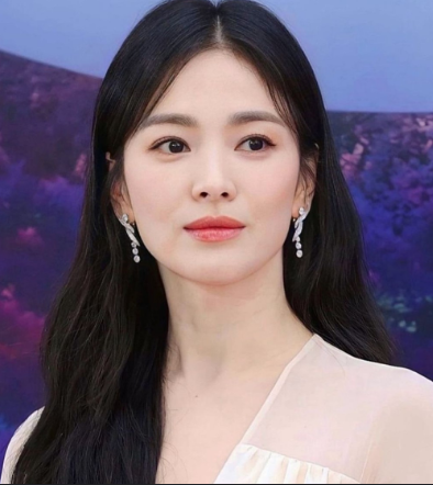 공식석상에 참여한 송혜교