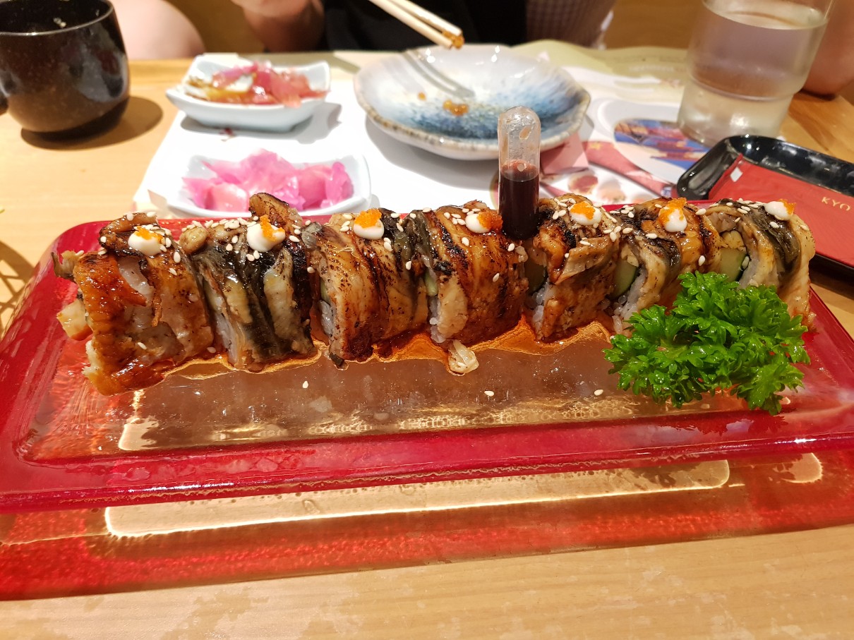호치민 1군 VINCOM CENTER(빈컴 백화점) 일식집 KYO HANNARI - Classic Unagi Roll