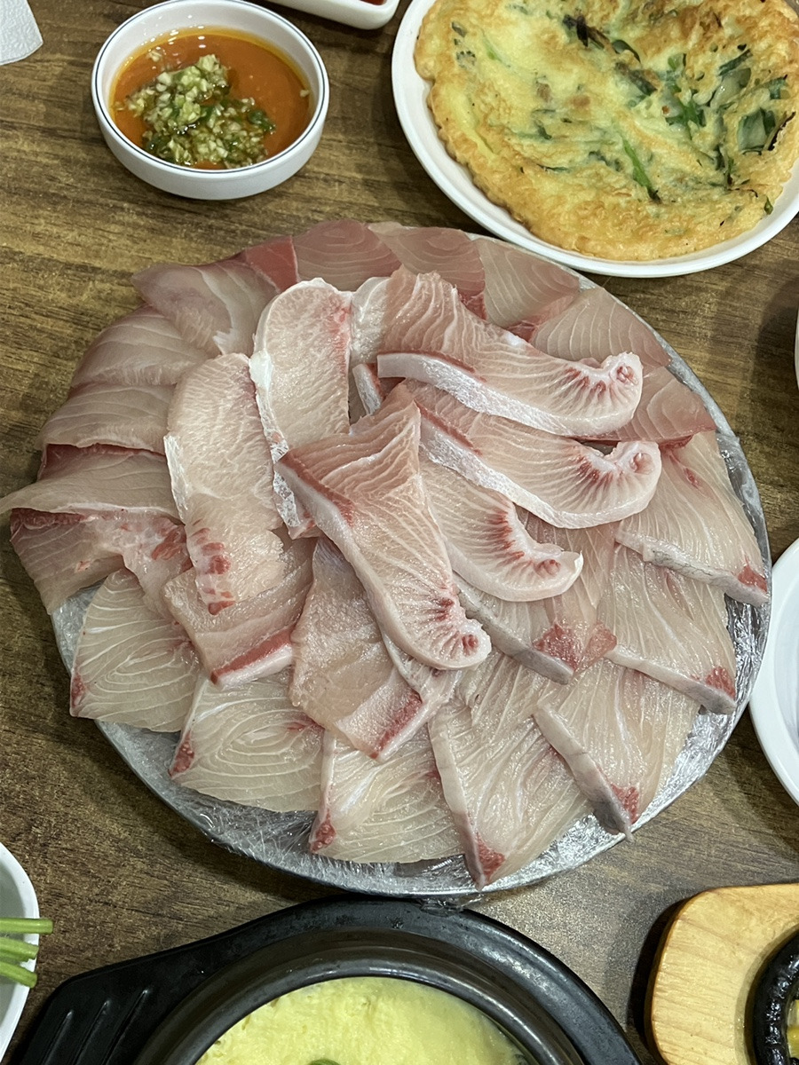 본전횟집 이미지
