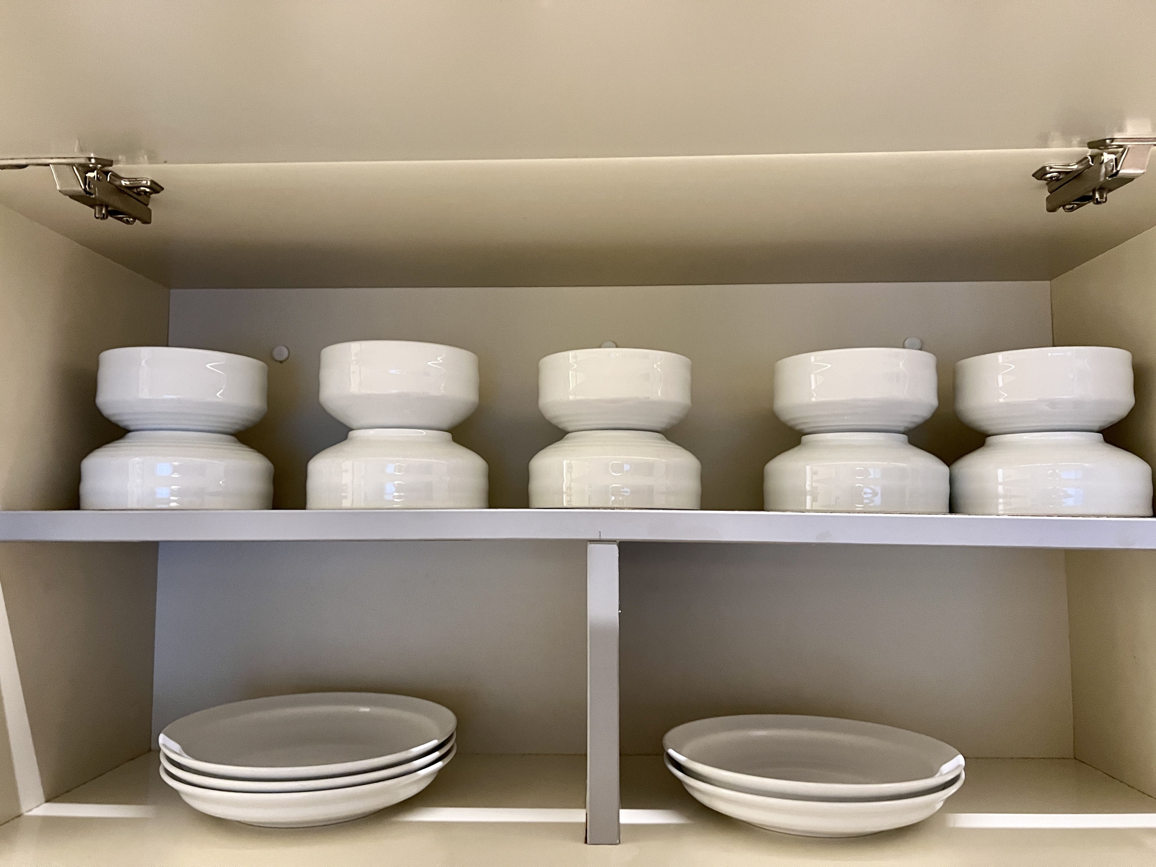 소노벨 C동 스위트(온돌) 밥솥 각종 식기 그릇