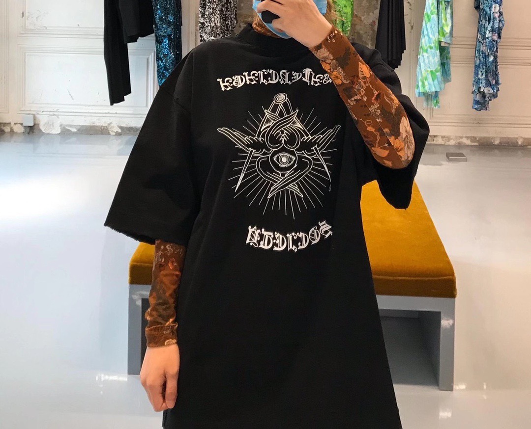  [BALENCIAGA] 발렌시아가 고딕 반팔 티셔츠 641532 TJV78 1000