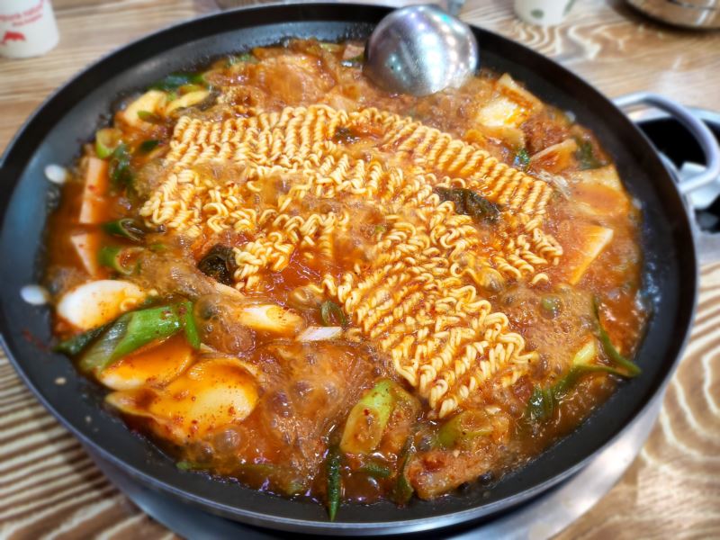 홍이부대찌개