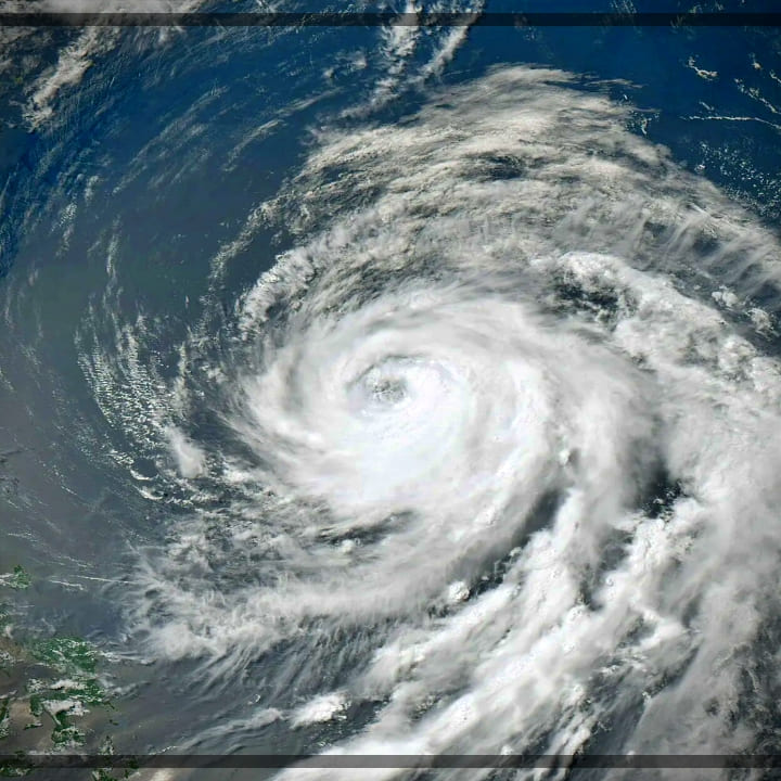 태풍-위성사진