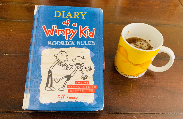 
Diary of a Wimpy Kid 2 by Jeff Kinney
책 한권과 머그잔