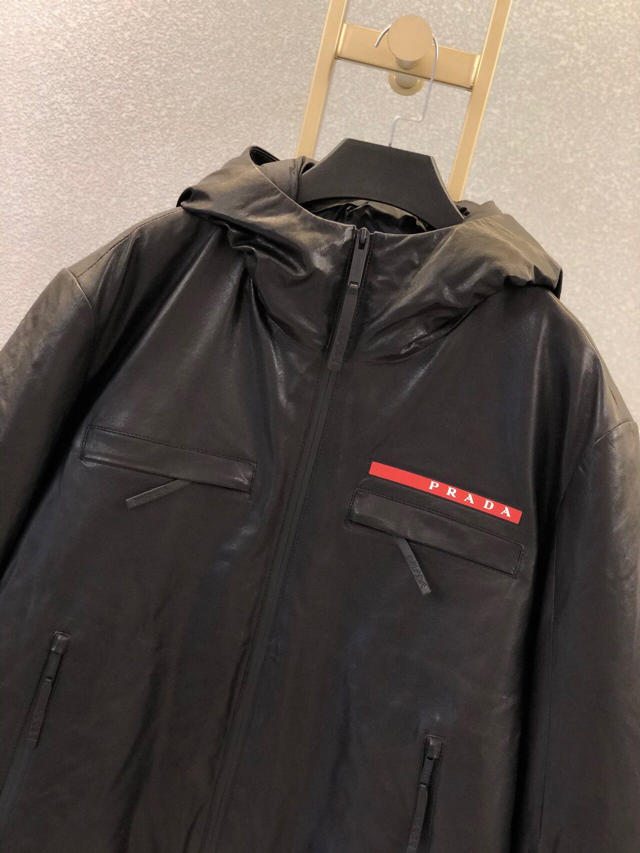  [PRADA] 프라다 로고 후디 다운 패딩 가죽 자켓