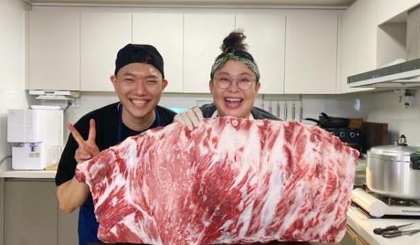  신상출시편스토랑 93회 이영자 한우 짝갈비 소갈비 먹방 요리 크리에이터 승우 나이? 유튜버 만났다!