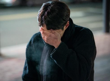 "돈이없어 고기도 사주지 못했는데…" 사업이 쫄딱 망하고 빚더미에 앉게되자 아내와 아이에게 부끄러웠는데, 아내가 준비한 '밥상'을 본 나는 그 자리에서 눈물을 참을 수가 없었습니다.