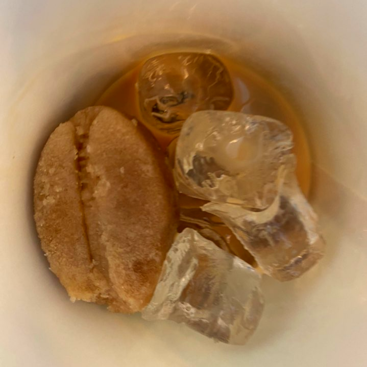 남대문커피의 커피콩 모양 얼음