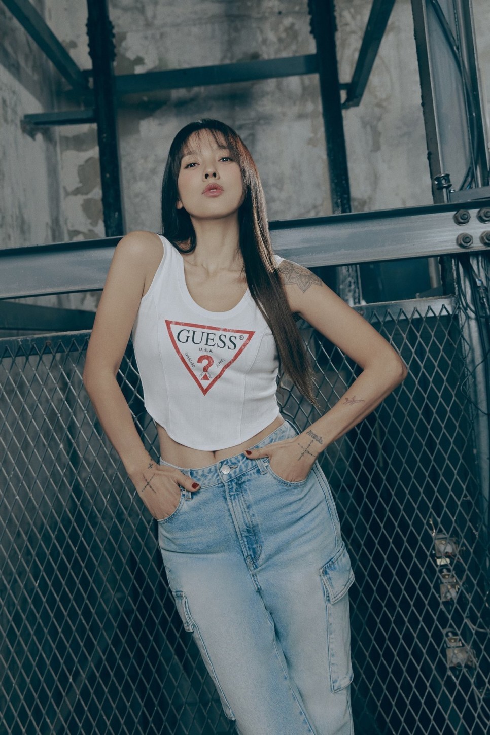  가수 이효리가 황홀한 데님핏으로 시선을 사로잡았다.