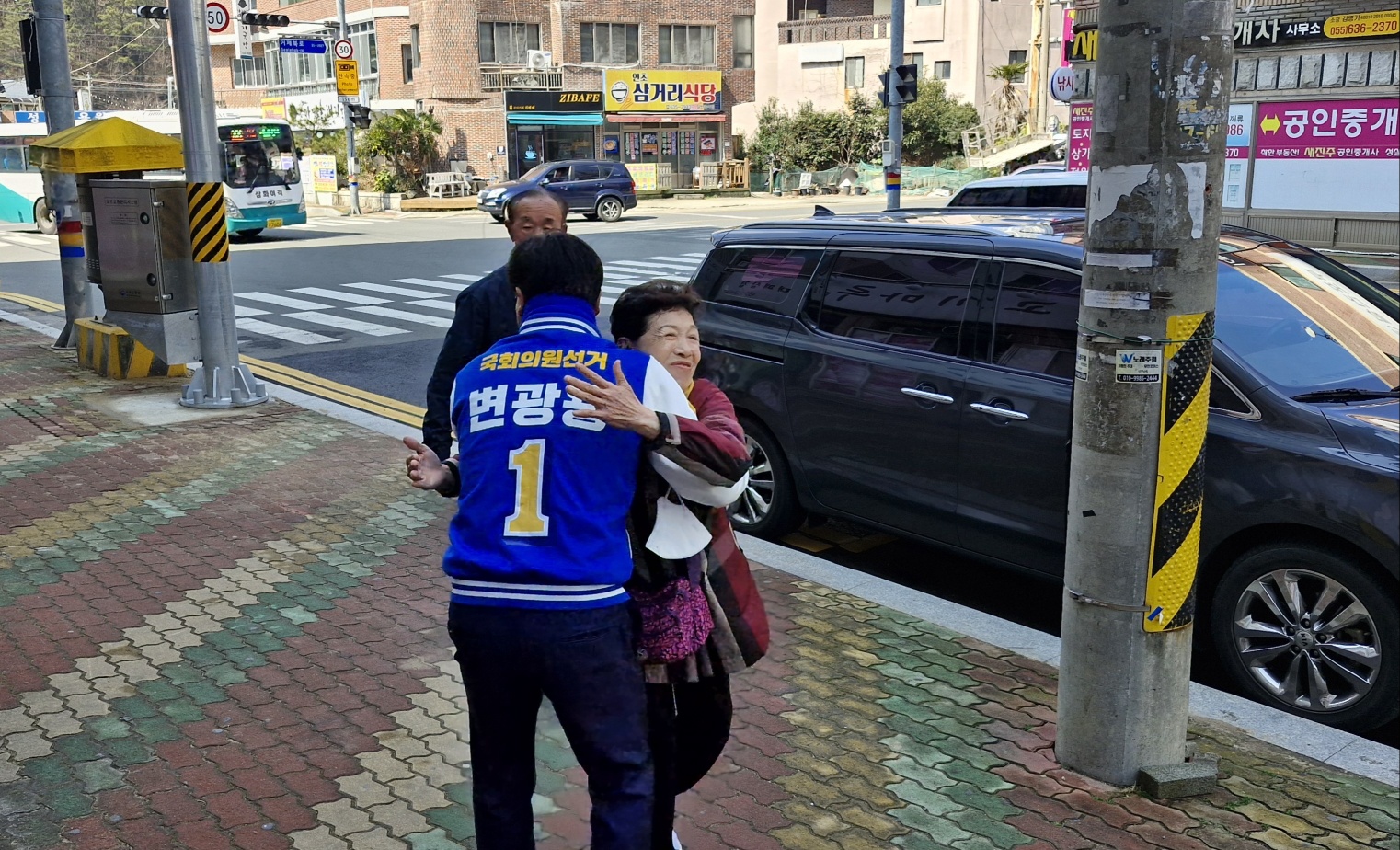  변광용거제시국회의원후보, 걸어서 시민속으로 연초면입니다.