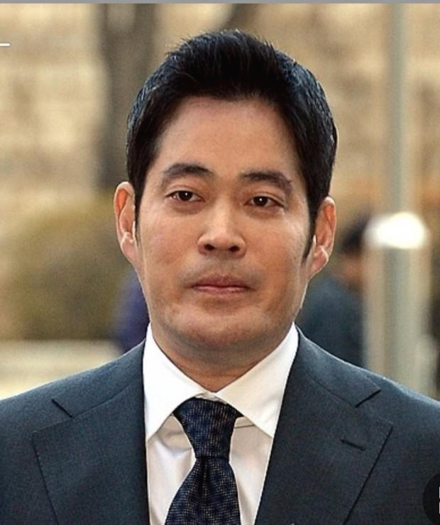ì •ìš©ì§„ ì‹ ì„¸ê³„ ë¶€íšŒìž¥ ì •ìš©ì§„ ë¡¯ë° ì‹ ë™ë¹ˆ íšŒìž¥ì—ê²Œ ë§‰ë§ ë„ë°œ ë‚˜ë¥¼ ê°œë¬´ì‹œí•´ ì •ìš©ì§„ ë‚˜ì´ í‚¤ ë¶€ì¸ ì•¼êµ¬ssg ìŠ¤íƒ€ë²…ìŠ¤