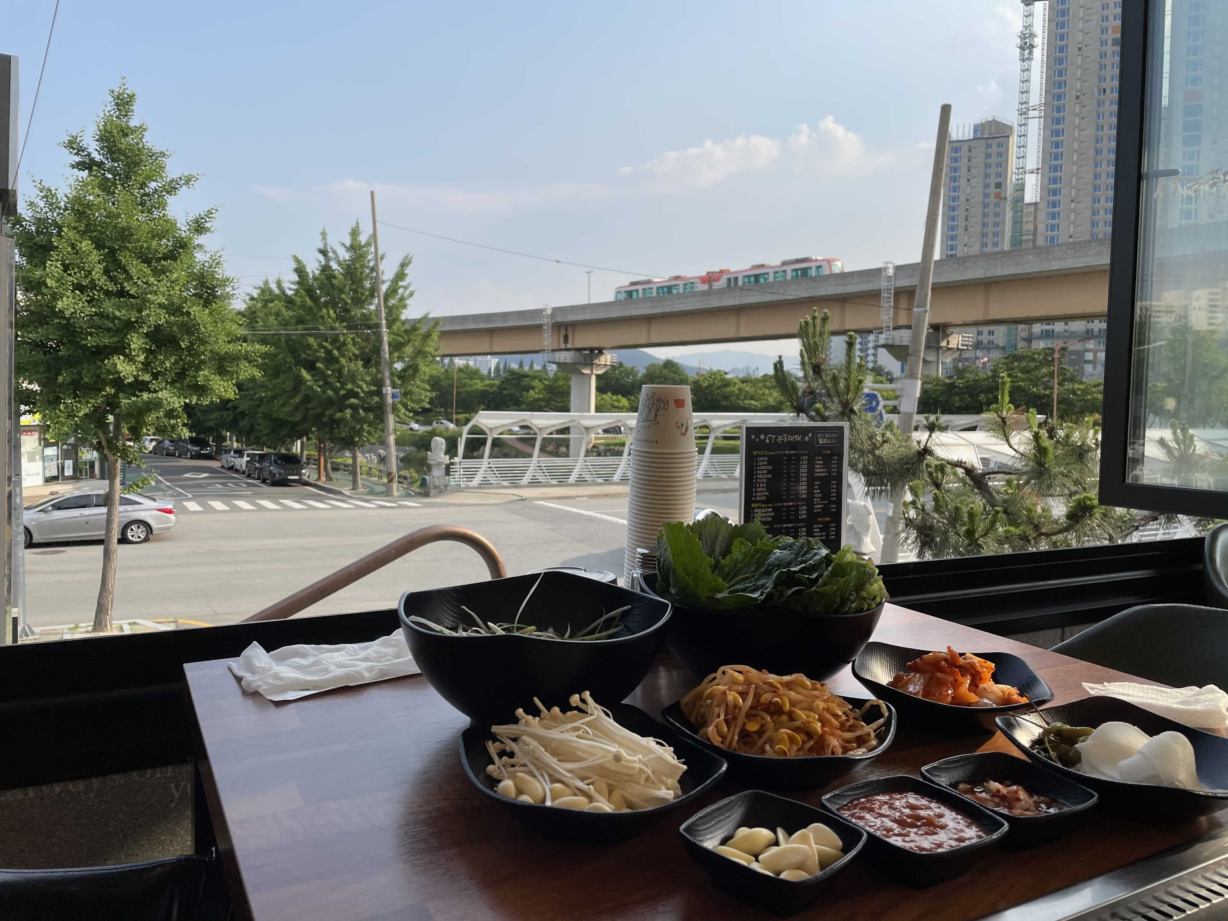  김해에서 가장 뷰가 좋은 대패삼겹살집, 구산동 눈꽃대패