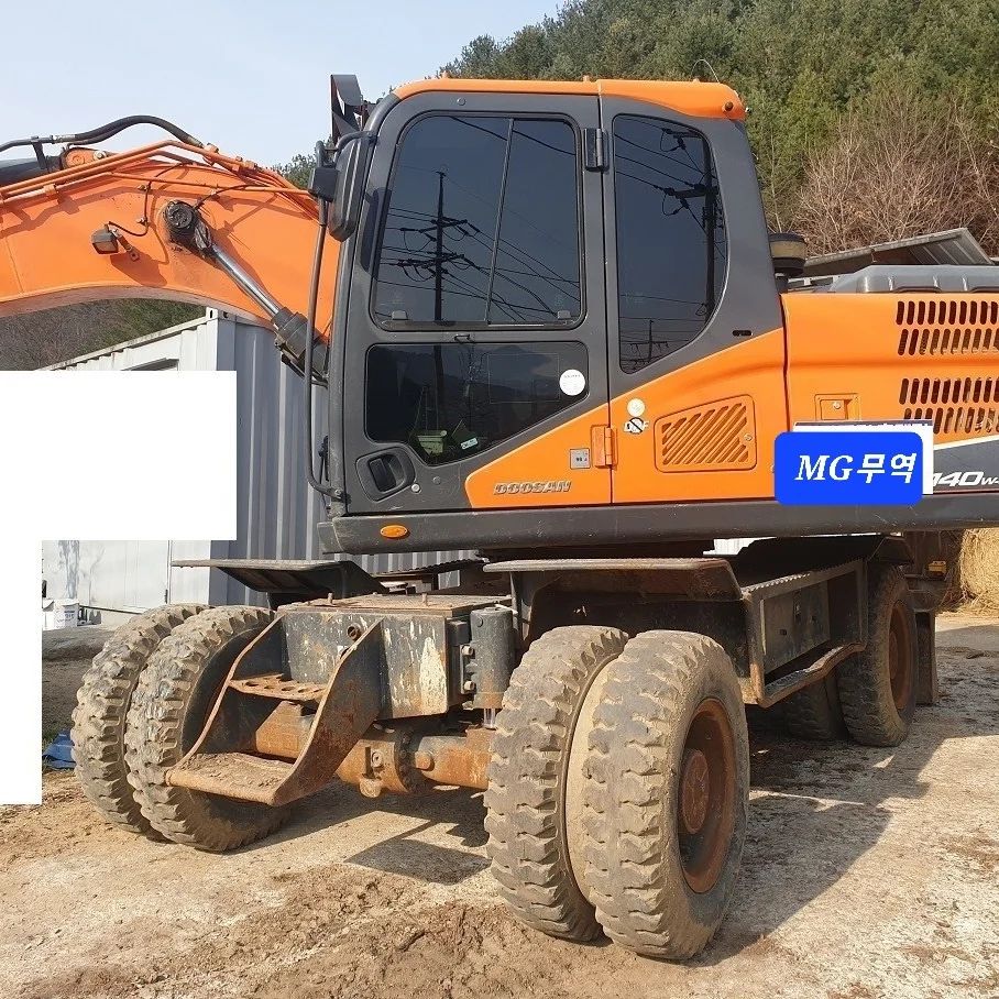  굴삭기 두산 DOOSAN DX140W5k모델 2017년식 8300만원 판매합니다