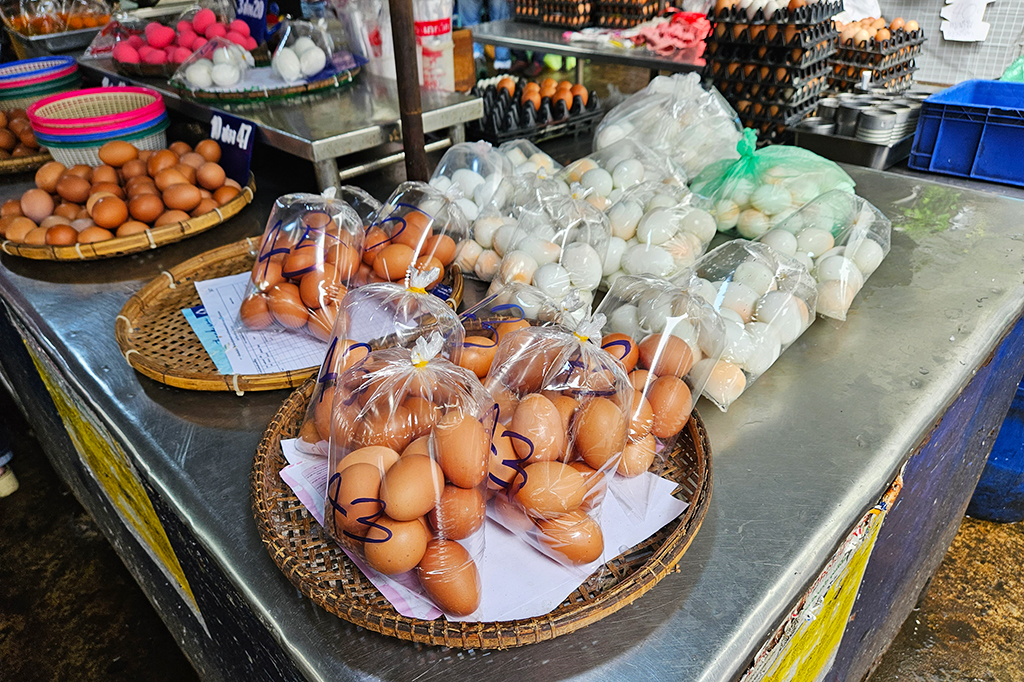 태국 방콕 딘댕마켓 Dindaeng Market 계란 봉지