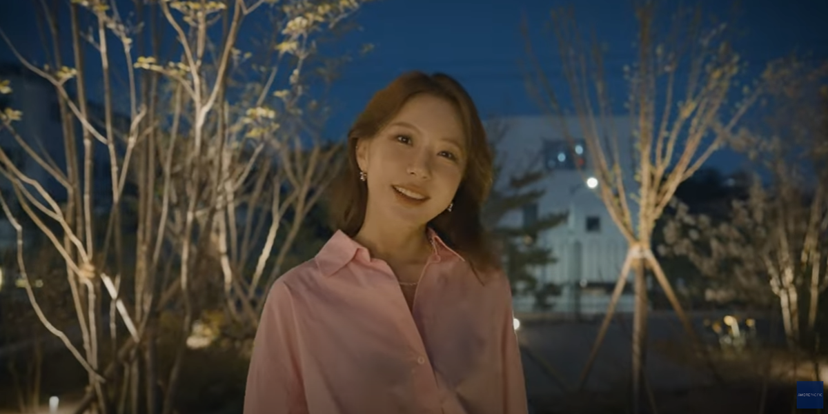 20. 아웃트로 미소짓는장면-사진