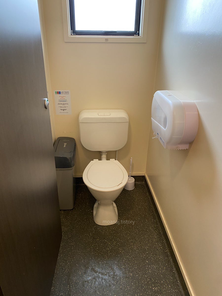 Lakes Edge Holiday Park toliet