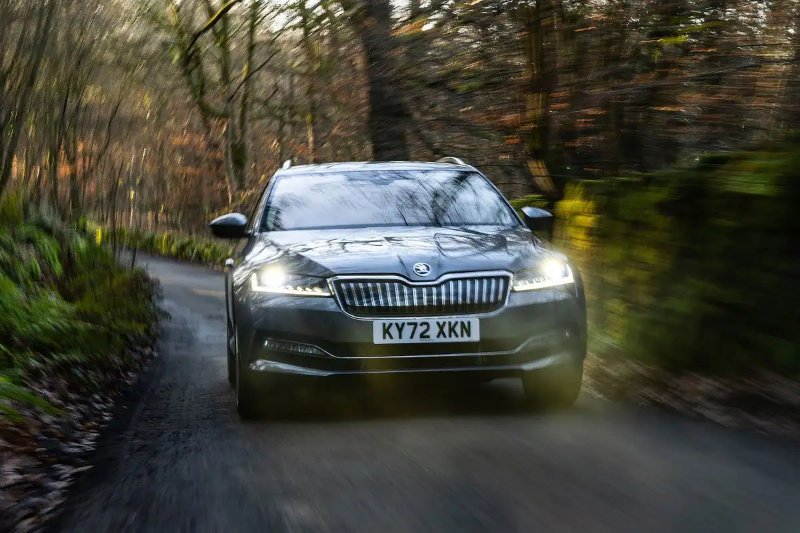  2023 Skoda Superb Scout 내부 및 외부 디자인 세부 정보