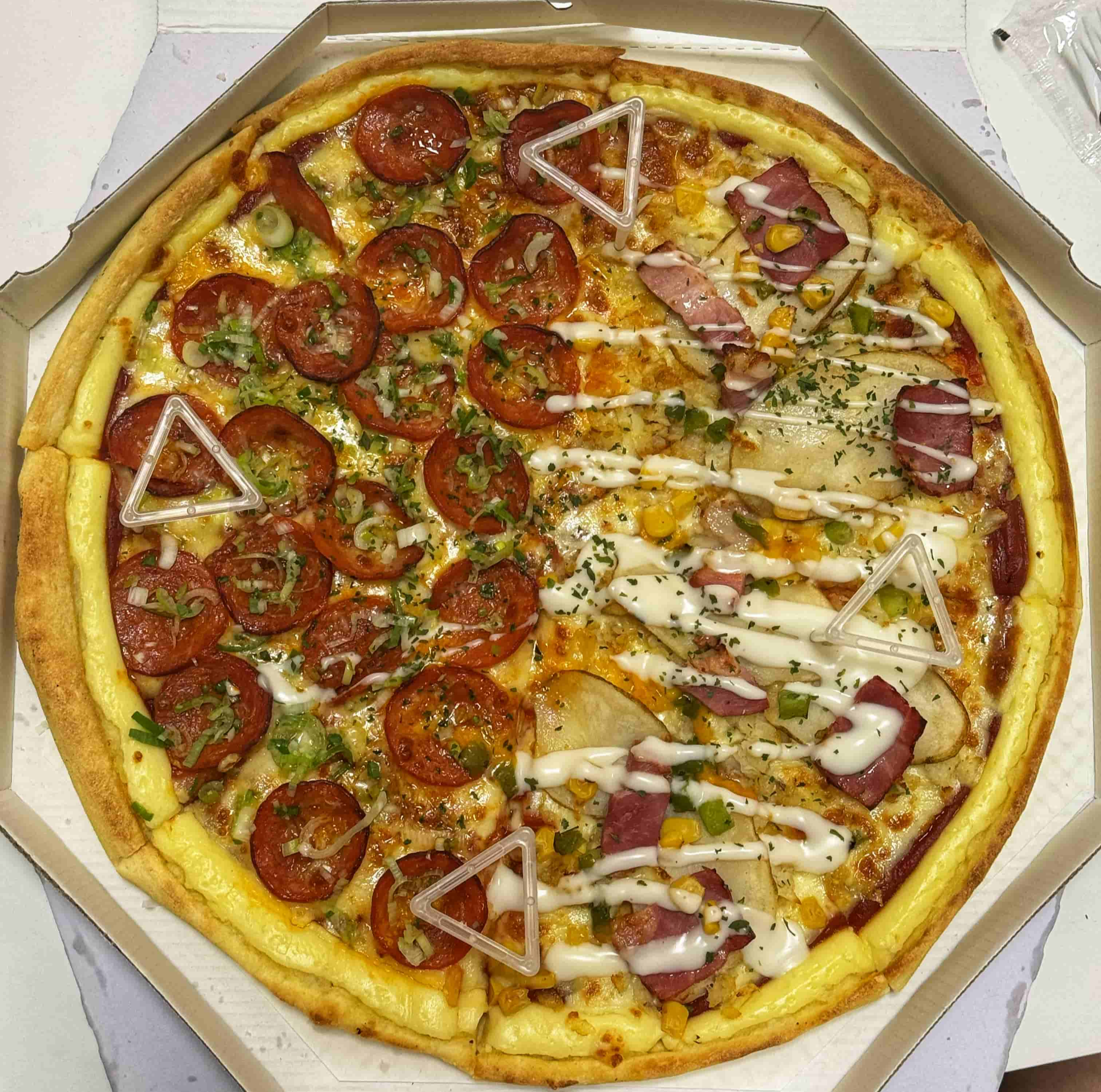 배달 피자 맛집 &amp;#39;피자와일드&amp;#39;에서 주문한 하프 앤 하프 피자 사진