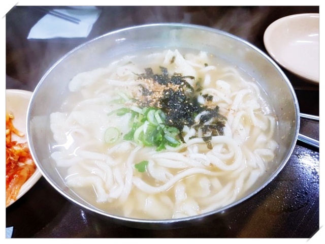  생방송투데이 칼국수 2500원 들깨 수제비 망원시장 마포 맛집 식당 위치 어디