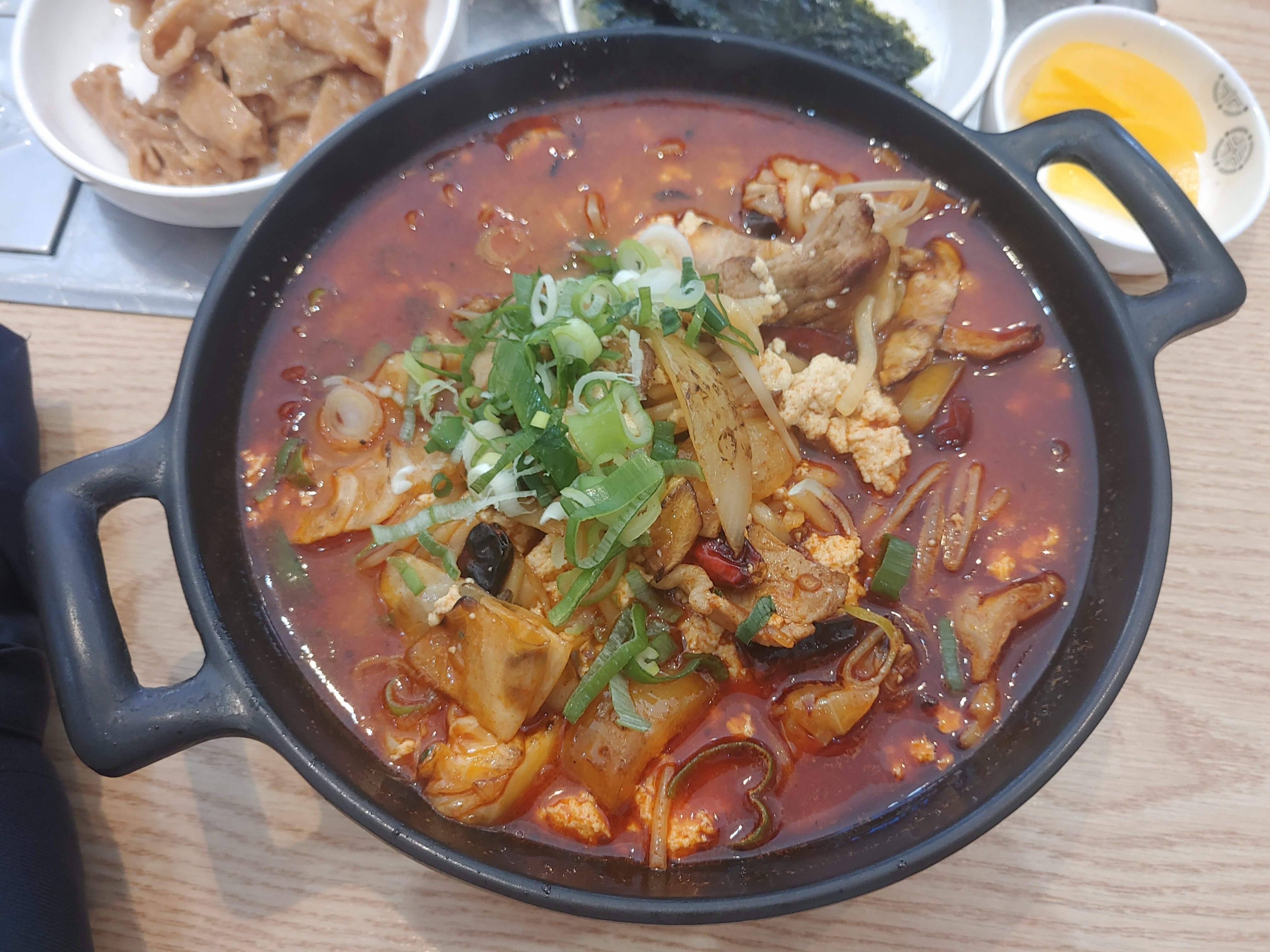  돌솥밥과 짬뽕 순두부 맛있게 먹은 신포동 부뚜막 애 순두부 리뷰