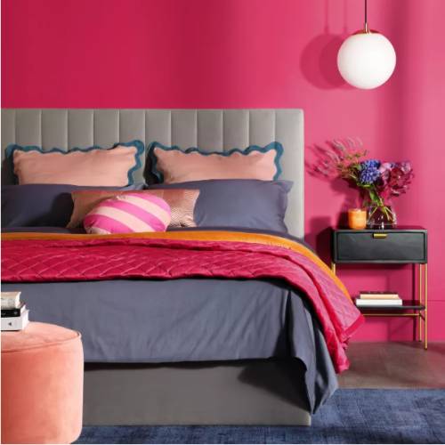 집 꾸미기 트렌드 3. 비바 마젠타